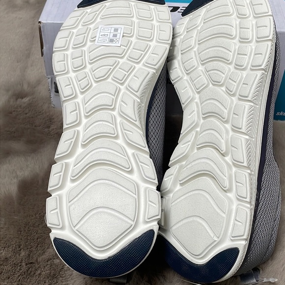 Skechers - Men’s Flex - Lite Running Shoes - Picture 4 of 9